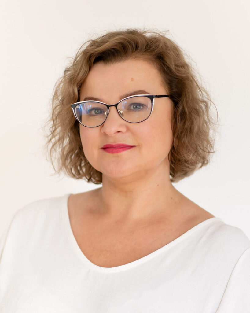 Елена Авар